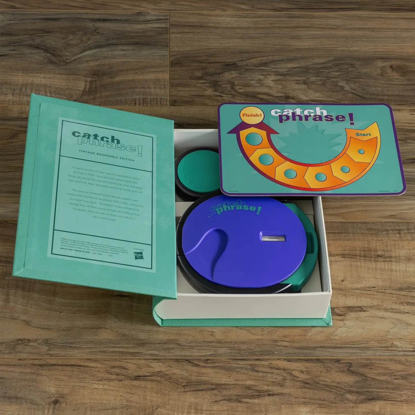 Catch Phrase Vintage Bookshelf Classic Board Game