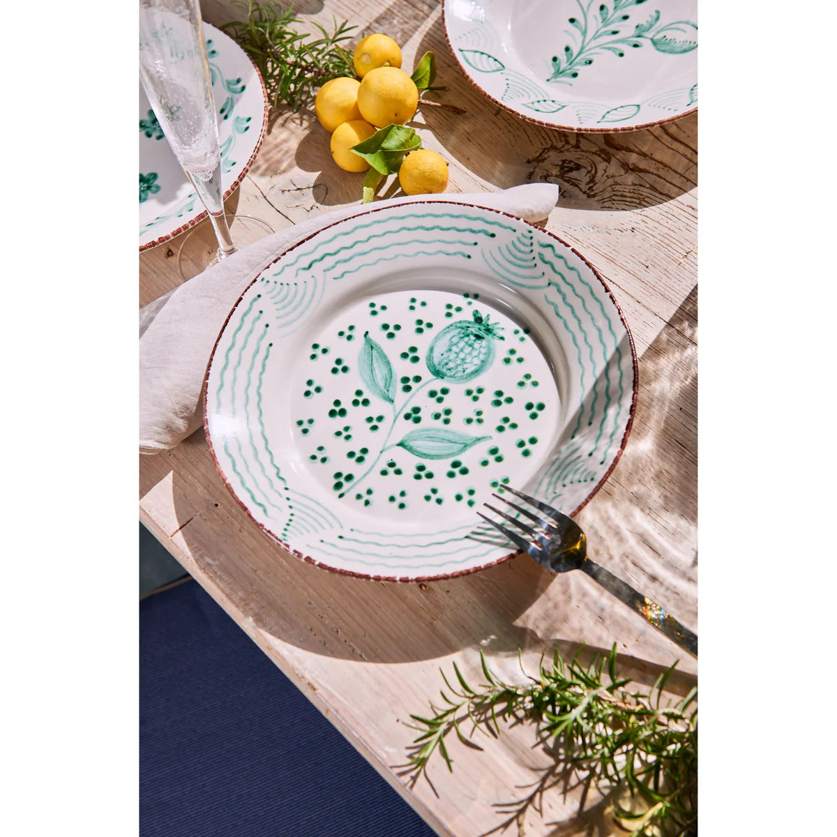 Casa Nuno Green and White Dinner Plate, 3 Flowers/Shells