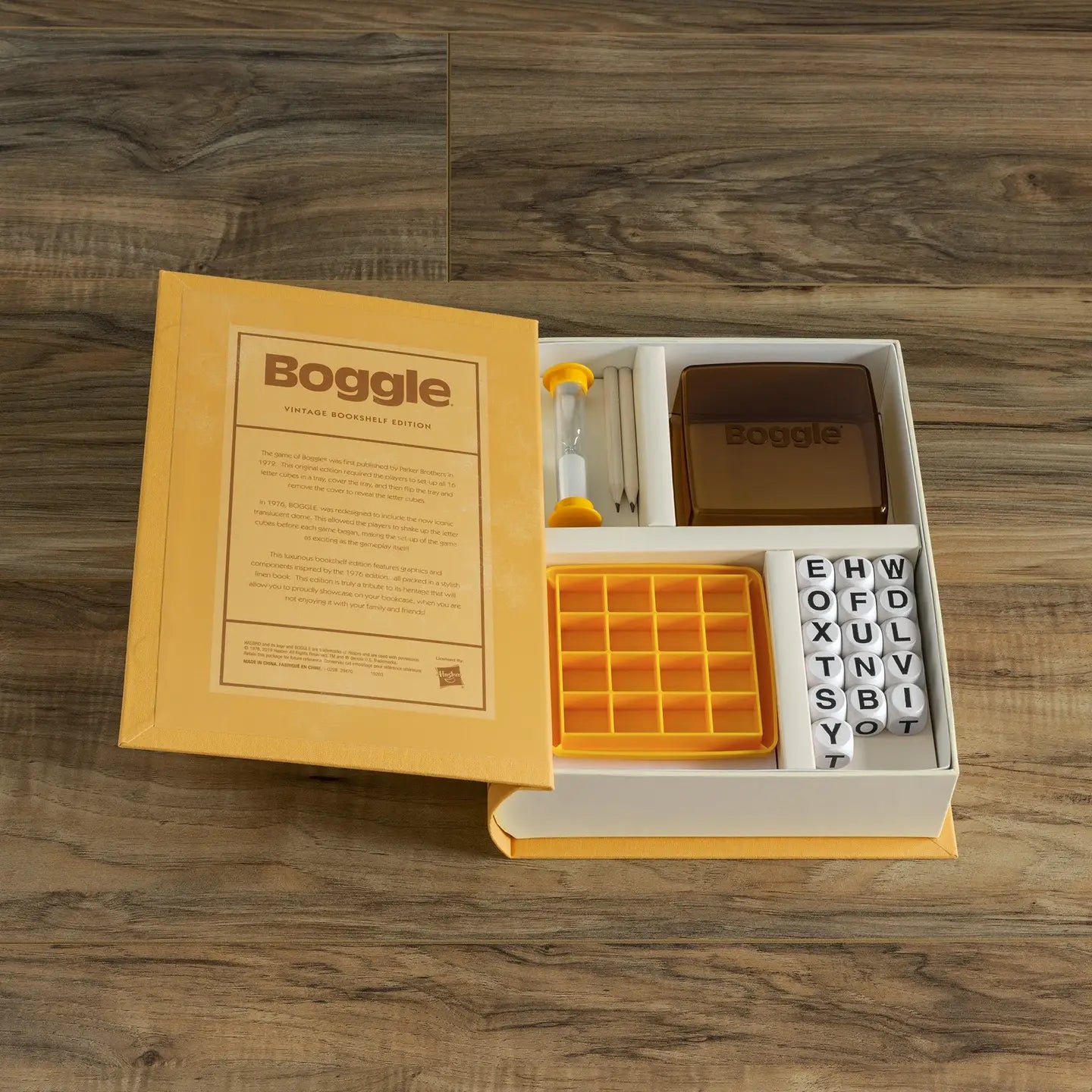 Boggle Vintage Bookshelf Classic Board Game