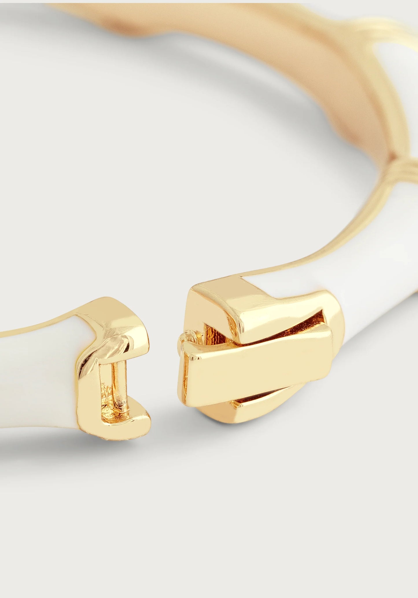 Bamboo Enameled Hinged Bangle - Crème
