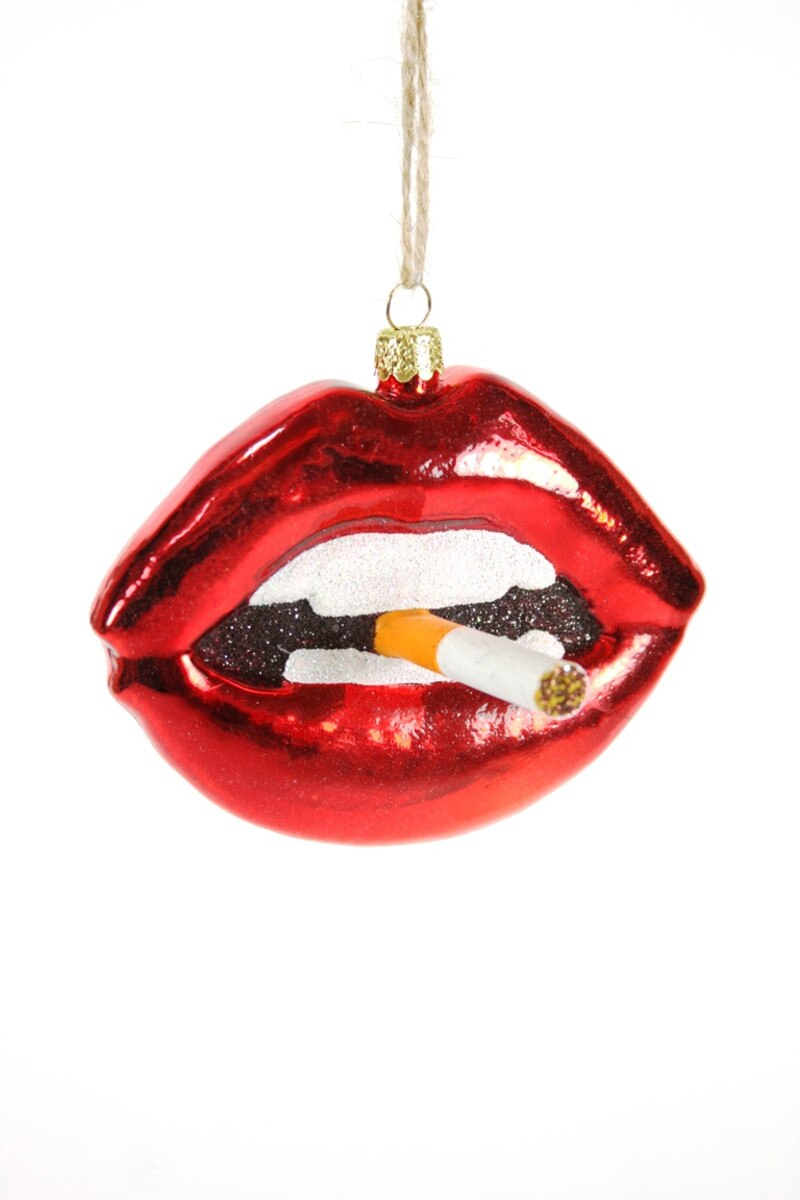 LIP WITH CIG ORNAMENT