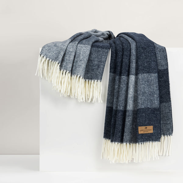 Hampton Plaid Throw - Navy