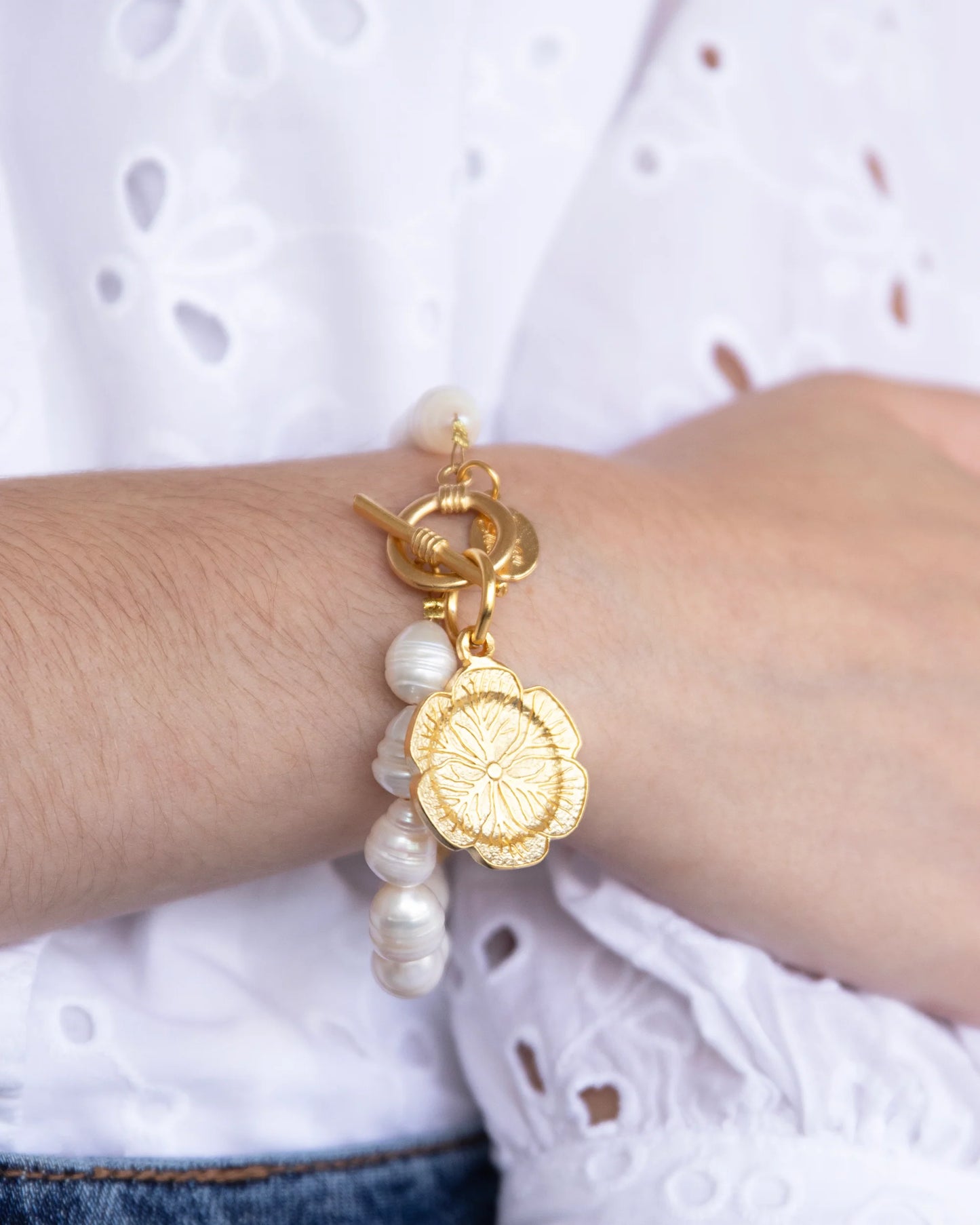 Gold Cabbage Plate Freshwater Pearl Bracelet